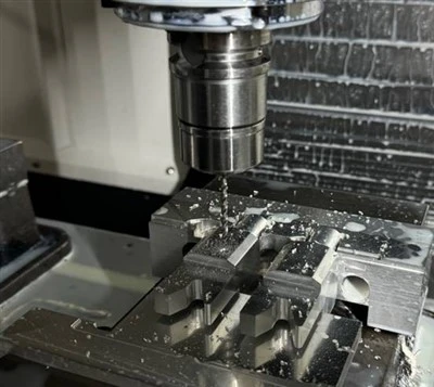 Formatura della filettatura lavorata e maschiatura a taglio